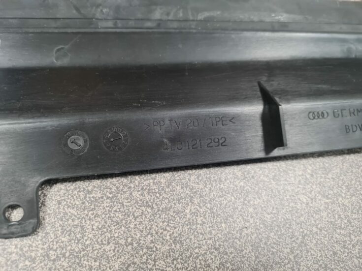 Ieplūdes gaisa deflektors/Difuzors priekš Audi Q7  2005-2015 4L0121292