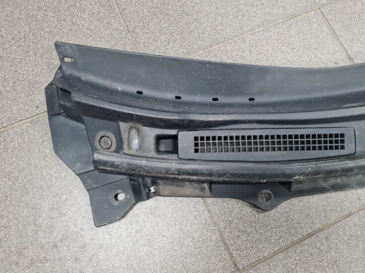Vējstikla uzlikas (deflektora) režģis priekš NISSAN X-TRAIL 2008