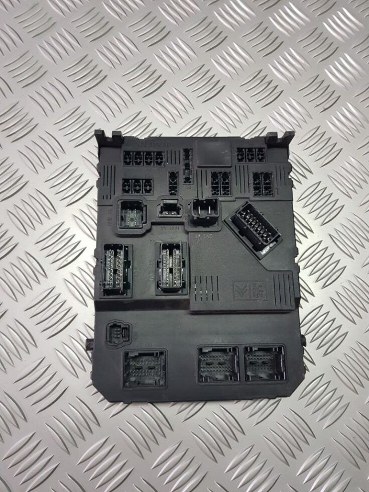 Drošinātāju bloks priekš PEUGEOT 407 2004