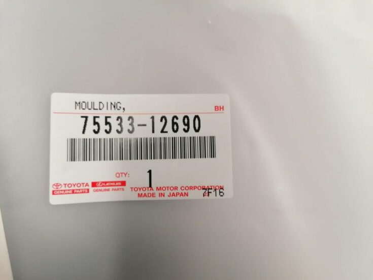 Vējstikla moldings priekš TOYOTA 7553312690