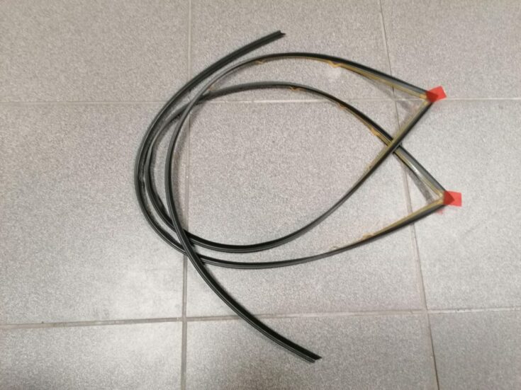 Vējstikla moldings priekš TOYOTA 7553312690