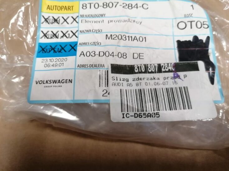 Priekšējā spārna un bufera stiprinājums priekš Audi A5  2007-2016 8T0807284C