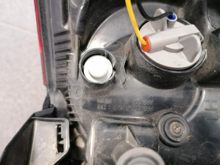Aizmugurējais kreisais lukturis priekš Hyundai Santa Fe  2006-2012 924012B5