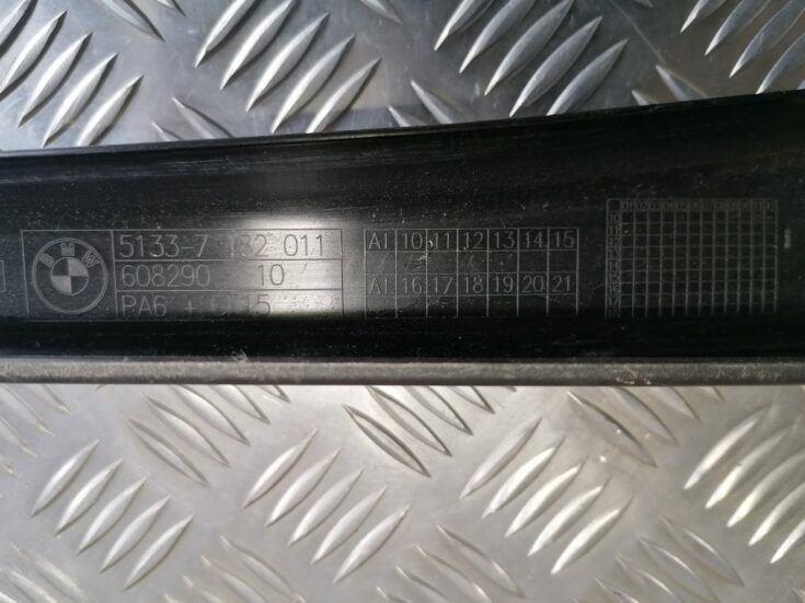 Priekšējo kreiso durvju moldings priekš BMW 520D F11 2011 TOURING