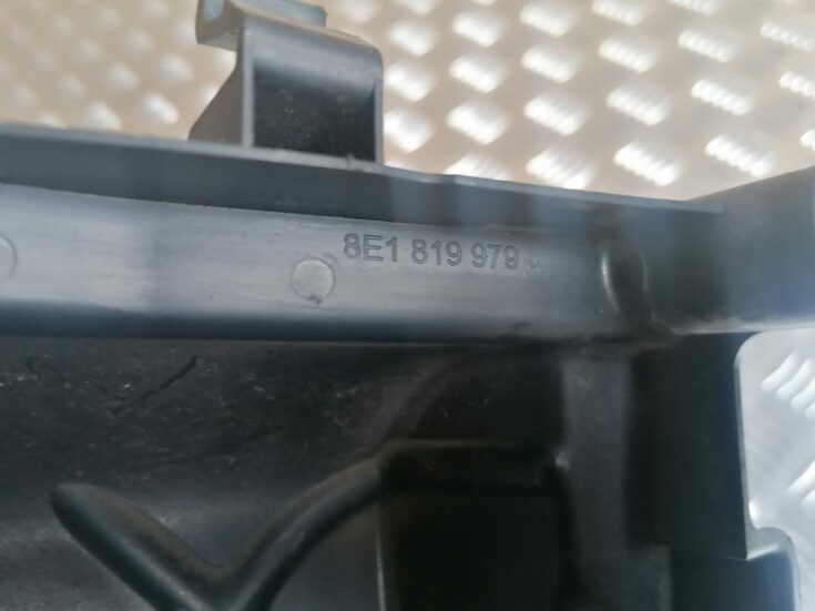 Gaisa filtra korpusa vāks priekš AUDI A4 2007