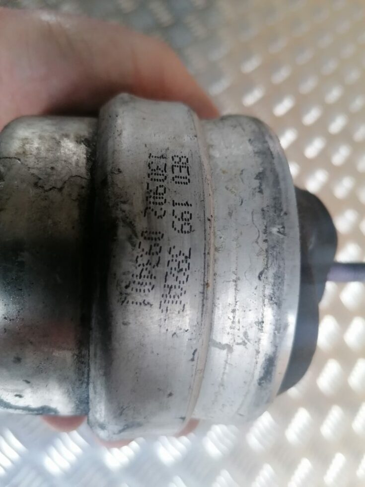 Dzinēja spilvens priekš AUDI A4 2007