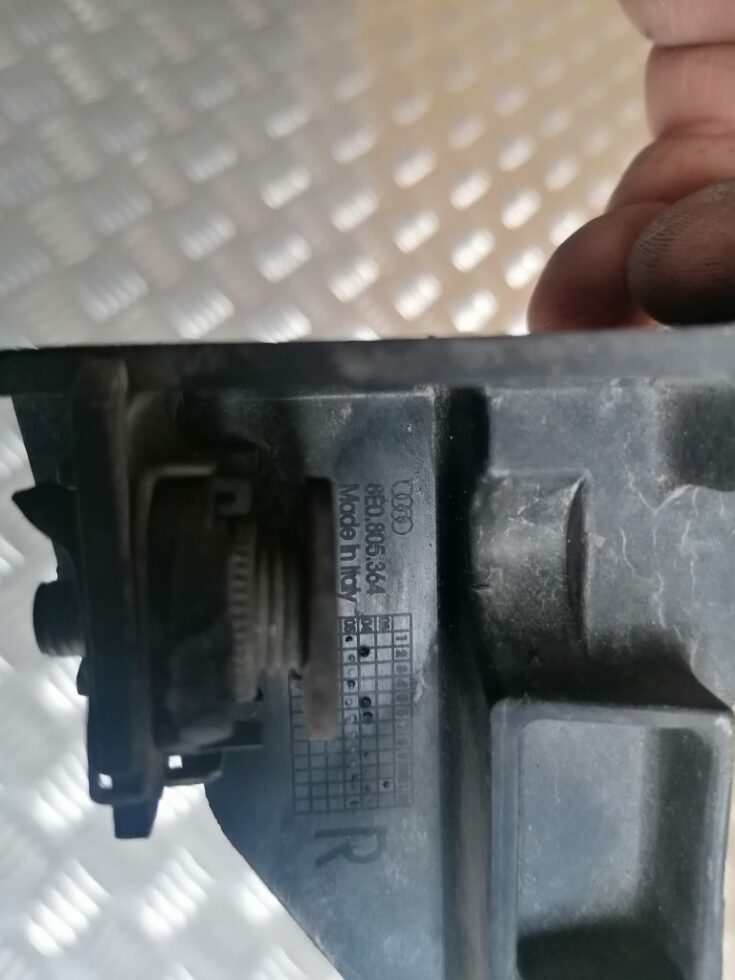Priekšējā spārna un bufera stiprinājums priekš AUDI A4 2007