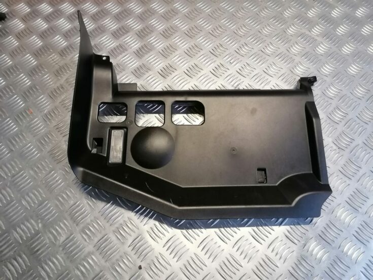 Mērinstrumentu paneļa apakšēja apdare priekš BMW 330D E91 2008 TOURING