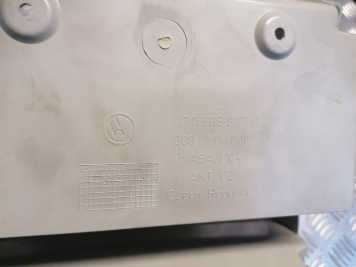 Griestu uzlika priekš VW TOURAN 2005