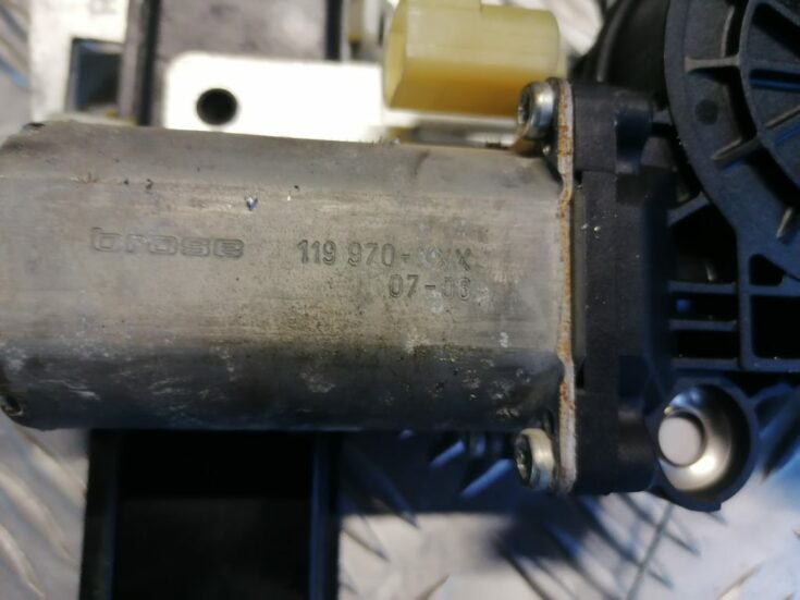 Stikla pacelšanas mehānisms aizmugurējais labais priekš VOLVO V70 2007