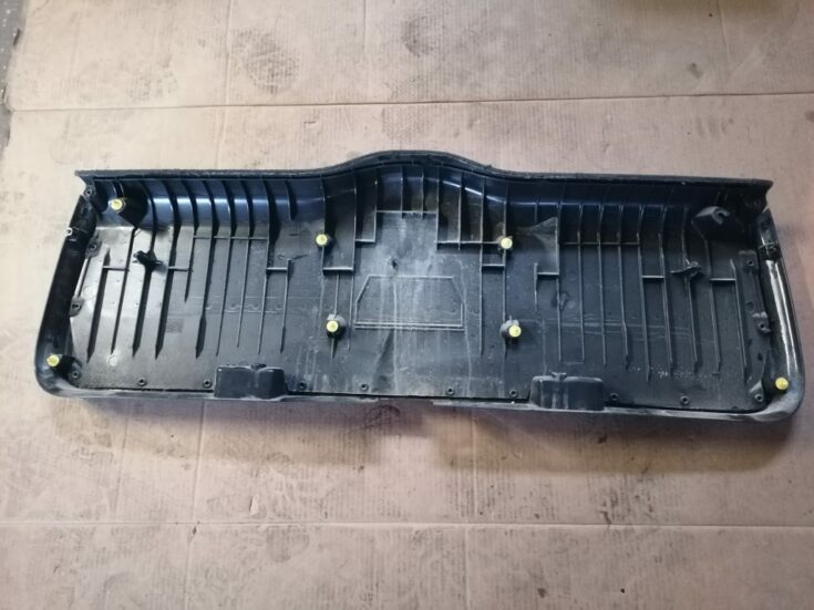 Bagāžnieka vāka liela apdare priekš VOLVO V70 2007