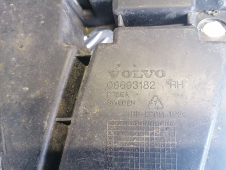 Priekšējā spārna un bufera stiprinājums priekš VOLVO V70 2007 2