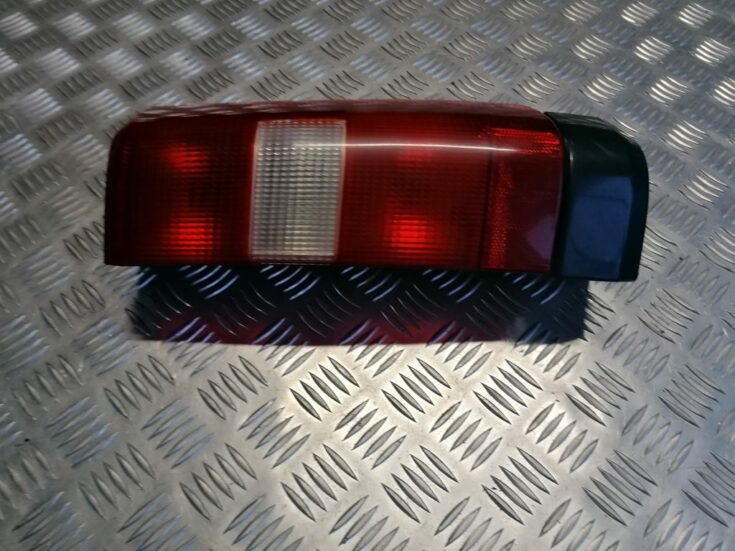 Aizmugurējais labais lukturis priekš VOLVO 850 1995