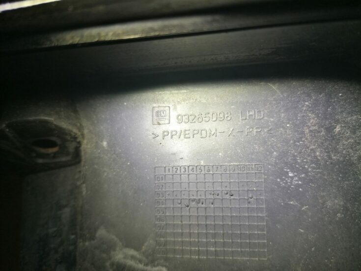 Vējstikla uzlikas (deflektora) režģis priekš OPEL MERIVA 2005