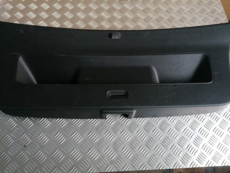 Bagāžnieka vāka liela apdare priekš VW POLO 2011