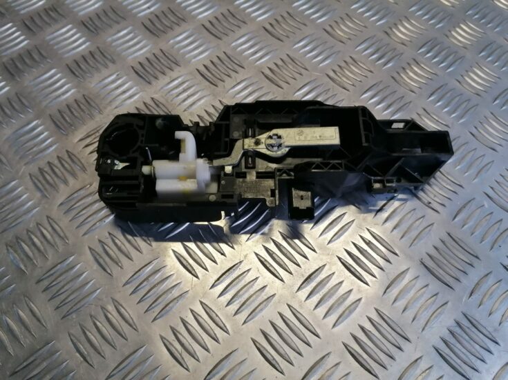 Priekšējāis kreisais durvju rokturis priekš RENAULT MEGANE 2011