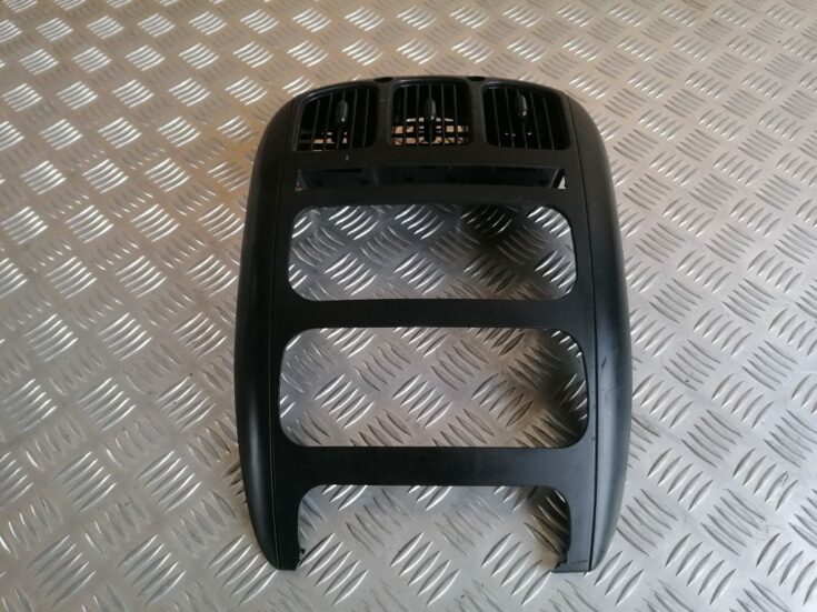 Mērinstrumentu paneļa gaisa vads, centrā priekš CHRYSLER GRAND VOYAGER 2004