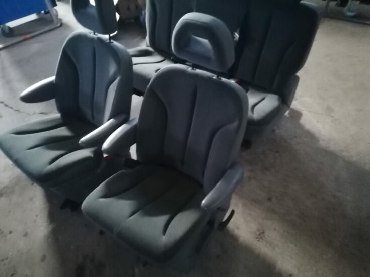 Sēdekļu komplekts priekš CHRYSLER GRAND VOYAGER 2004