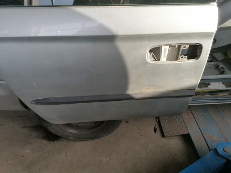 Aizmugurējās labās durvis priekš CHRYSLER GRAND VOYAGER 2004