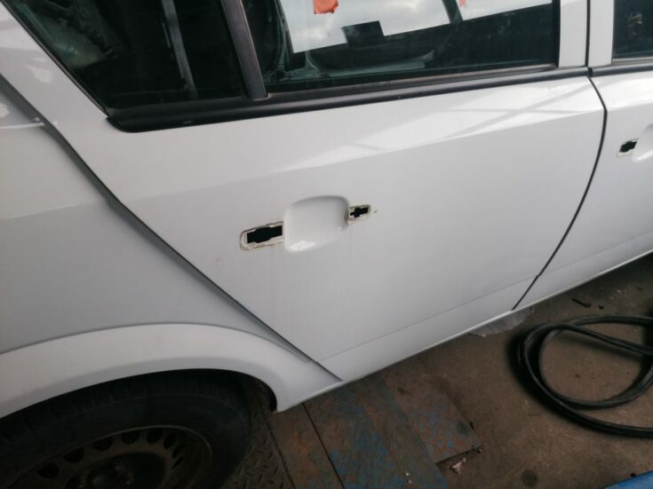 Aizmugurējās labās durvis priekš OPEL ASTRA H 2006