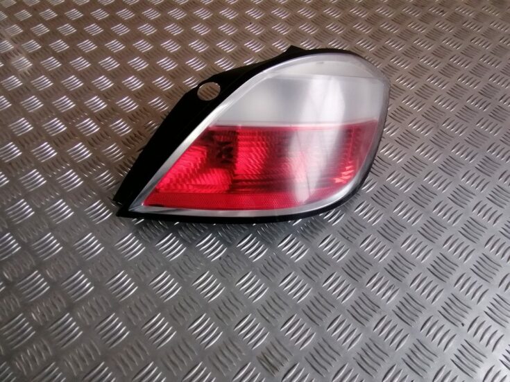 Aizmugurējais labais lukturis priekš OPEL ASTRA H 2006
