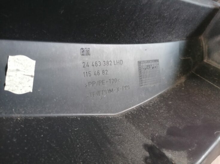 Vējstikla uzlikas (deflektora) režģis priekš OPEL ASTRA H 2006
