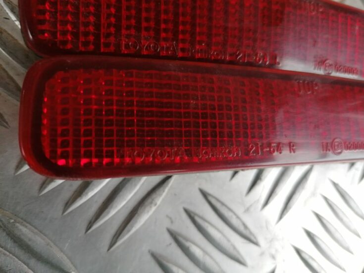 Aizmugurējais atstarotājs priekš TOYOTA COROLLA VERSO 2005