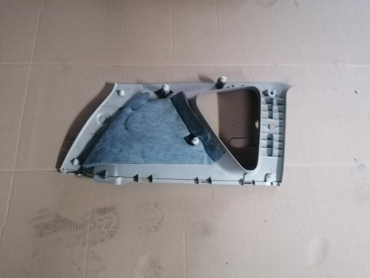 Bagāžnieka nodalījuma sānu apdare priekš TOYOTA COROLLA VERSO 2005