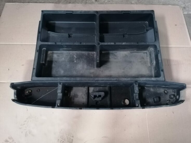 Bagāžnieka nodalījuma instrumentu ieliktnis priekš TOYOTA COROLLA VERSO 2005