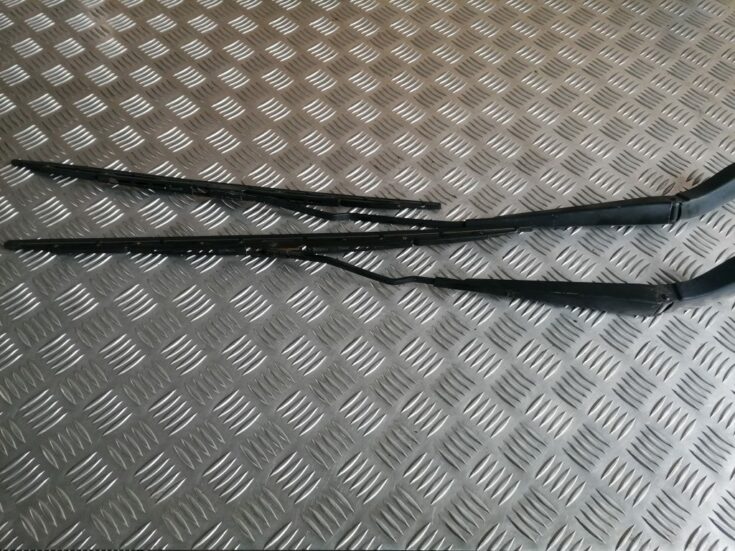 Vējstikla slotiņa priekš VOLVO V70 2004