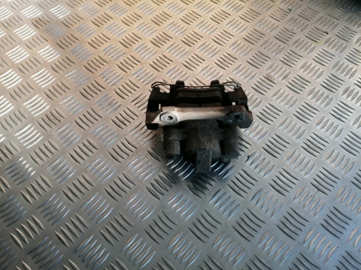Aizmugurējais kreisais suports priekš VOLVO V70 2004