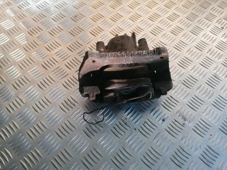 Priekšējais labais suports priekš VOLVO V70 2004