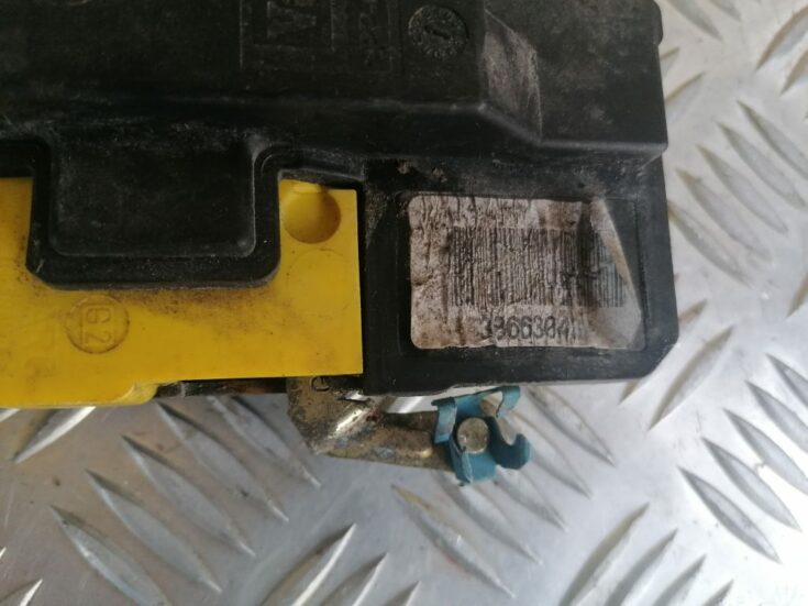 Priekšējo labo durvju slēdzene priekš VOLVO V70 2004