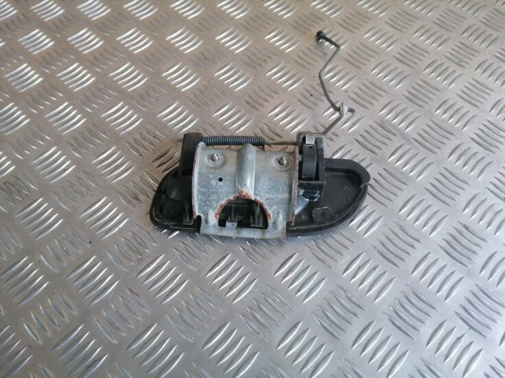 Priekšējāis labais durvju rokturis priekš VOLVO V70 2004
