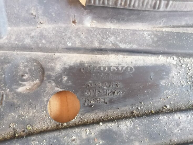 Priekšēja bufera aizsargs priekš VOLVO V70 2004
