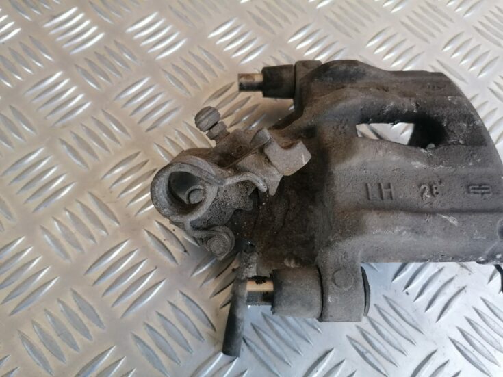 Aizmugurējais kreisais suports priekš FORD C-MAX 2011