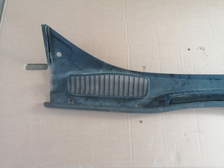 Vējstikla uzlikas (deflektora) režģis priekš FORD C-MAX 2011