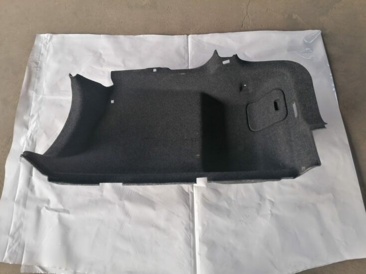 Bagāžnieka nodalījuma sānu apdare priekš VOLVO S80 2007 GREY