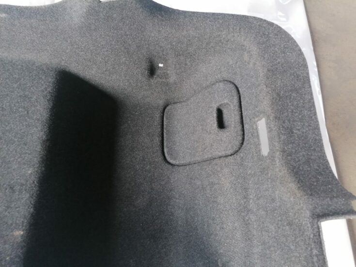 Bagāžnieka nodalījuma sānu apdare priekš VOLVO S80 2007 GREY
