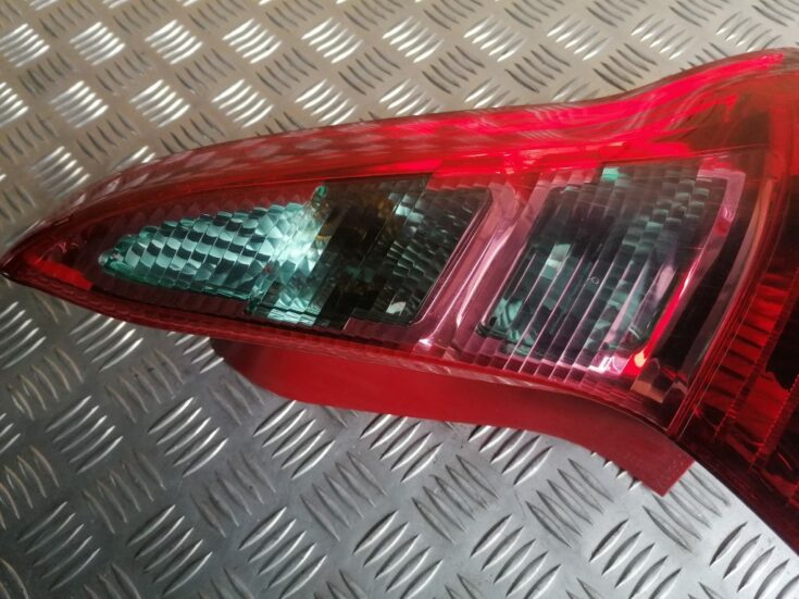 Aizmugurējais labais lukturis priekš CITROEN C4 2006