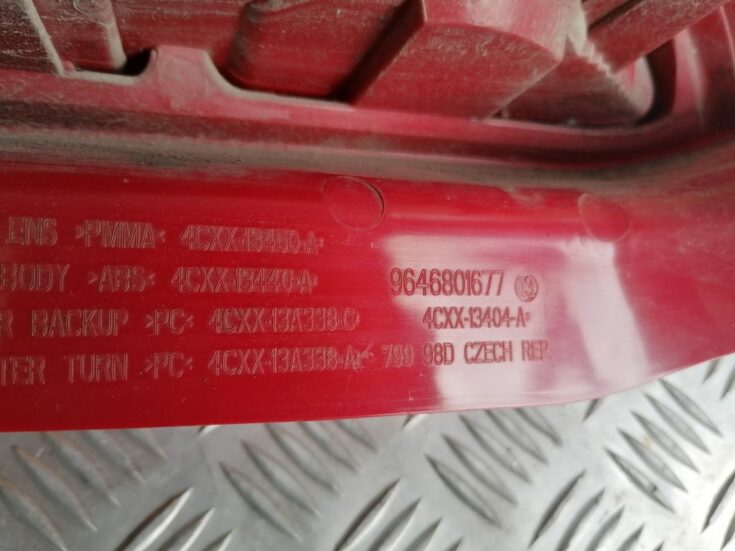 Aizmugurējais labais lukturis priekš CITROEN C4 2006