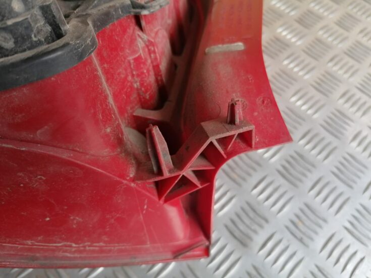 Aizmugurējais labais lukturis priekš CITROEN C4 2006
