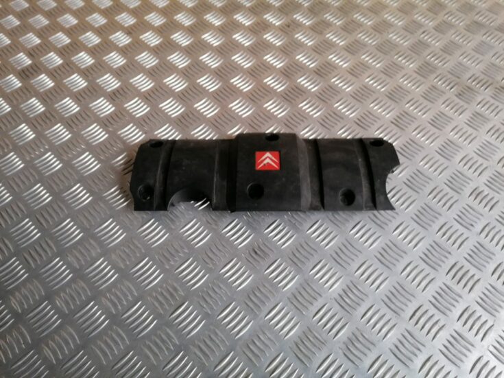Dzinēja dekoratīva vāka daļa priekš CITROEN C4 2006