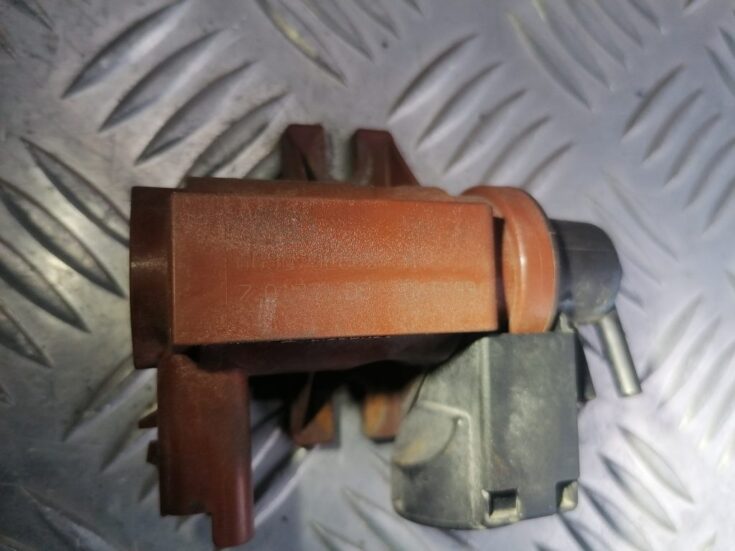 Izplūdes solenoīda vārsts priekš VOLVO C30 2008 TURQUOISE