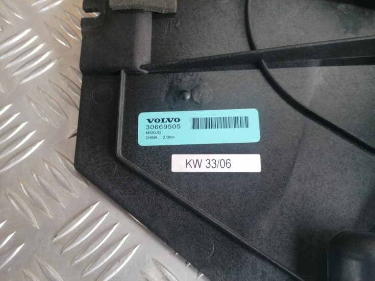 Durvju skaļrunis, apakšā priekš VOLVO C30 2008 TURQUOISE