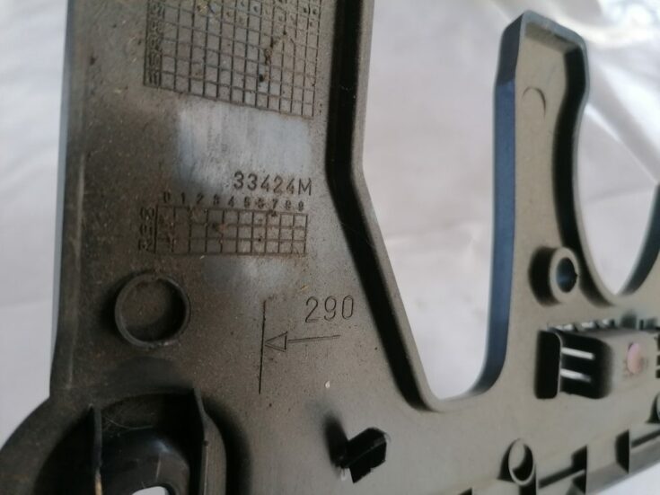 Mērinstrumentu paneļa apdare (zem stūres) priekš VOLVO C30 2008 TURQUOISE