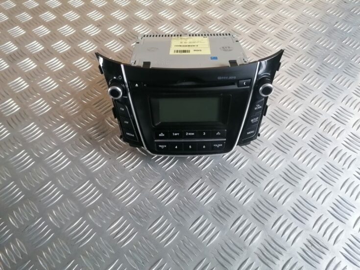 Automašīnas radio priekš HYUNDAI I30 2012