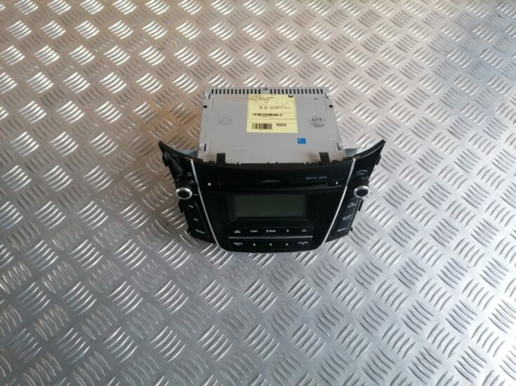 Automašīnas radio priekš HYUNDAI I30 2012