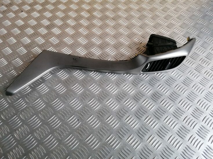 Mērinstrumentu paneļa gaisa vads, centrā priekš HYUNDAI I30 2012