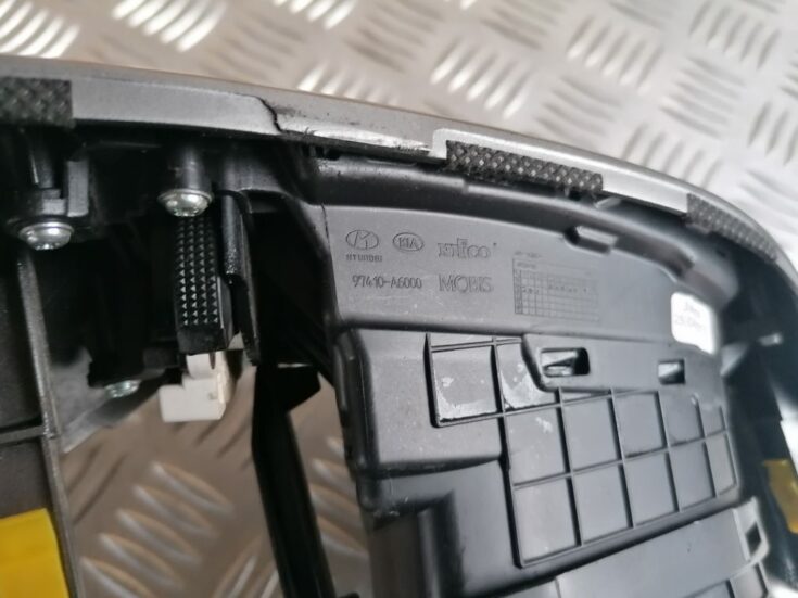Mērinstrumentu paneļa gaisa vads, centrā priekš HYUNDAI I30 2012